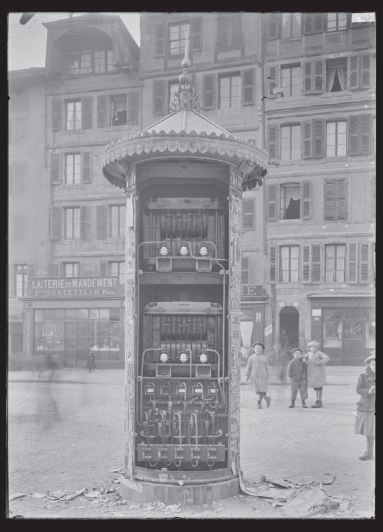 Transformateur électrique à la place St-Gervais, 1905. Bibliothèque de Genève / Centre d’iconographie genevoise, SIG n13x18 00317.